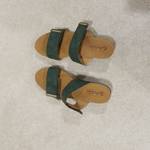 Used once green Bella Siba green slip in with adjustable bands. - Picture 2 of 11